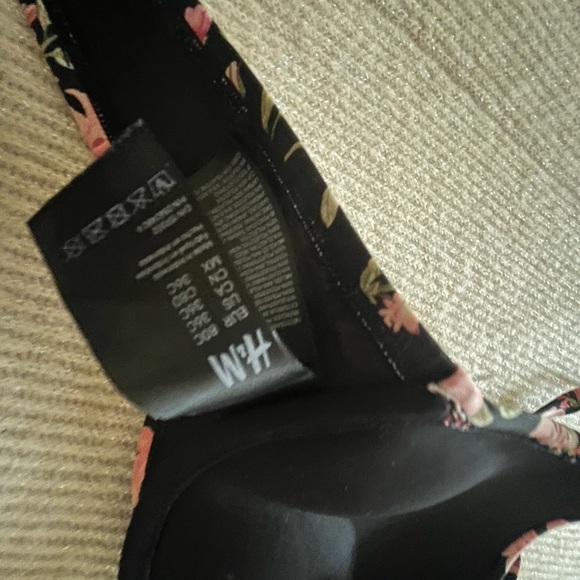 H&M Bikini top super push up cup Size 36C - Picture 3 of 3